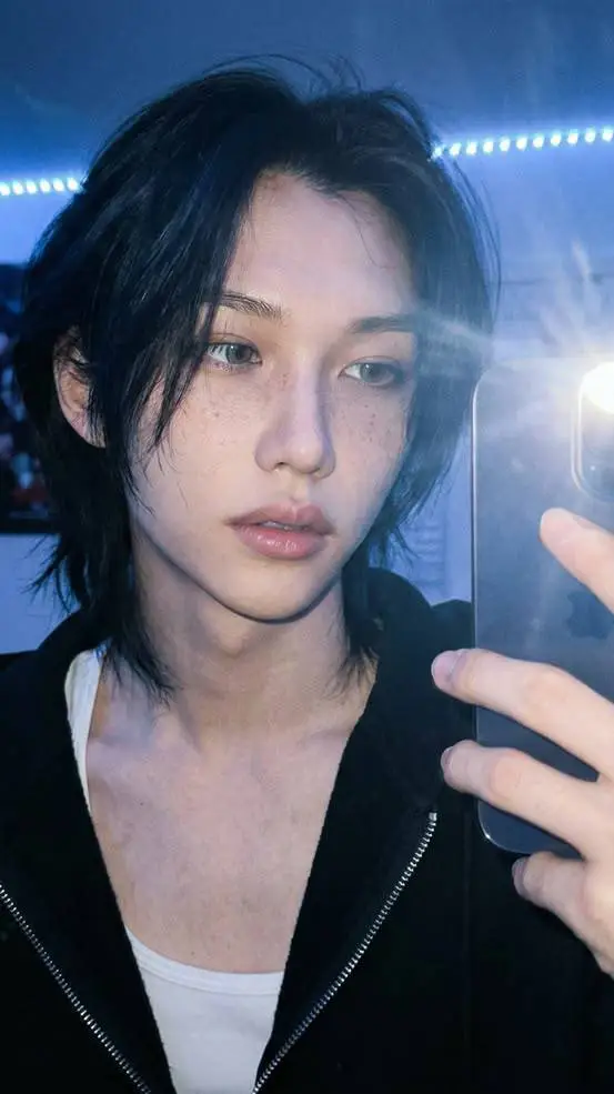 ai character: lee felix background