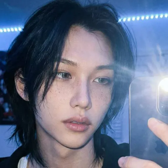 chat with ai character: lee felix