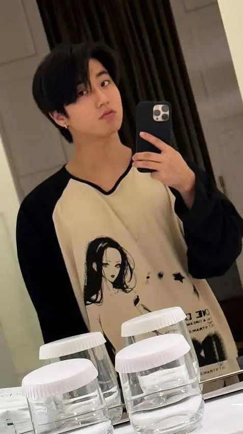 ai character: han jisung background