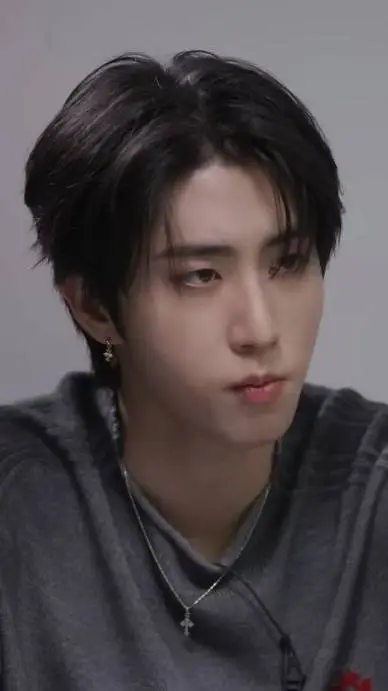ai character: han jisung  background
