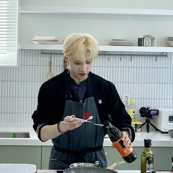 chat with ai character: bangchan