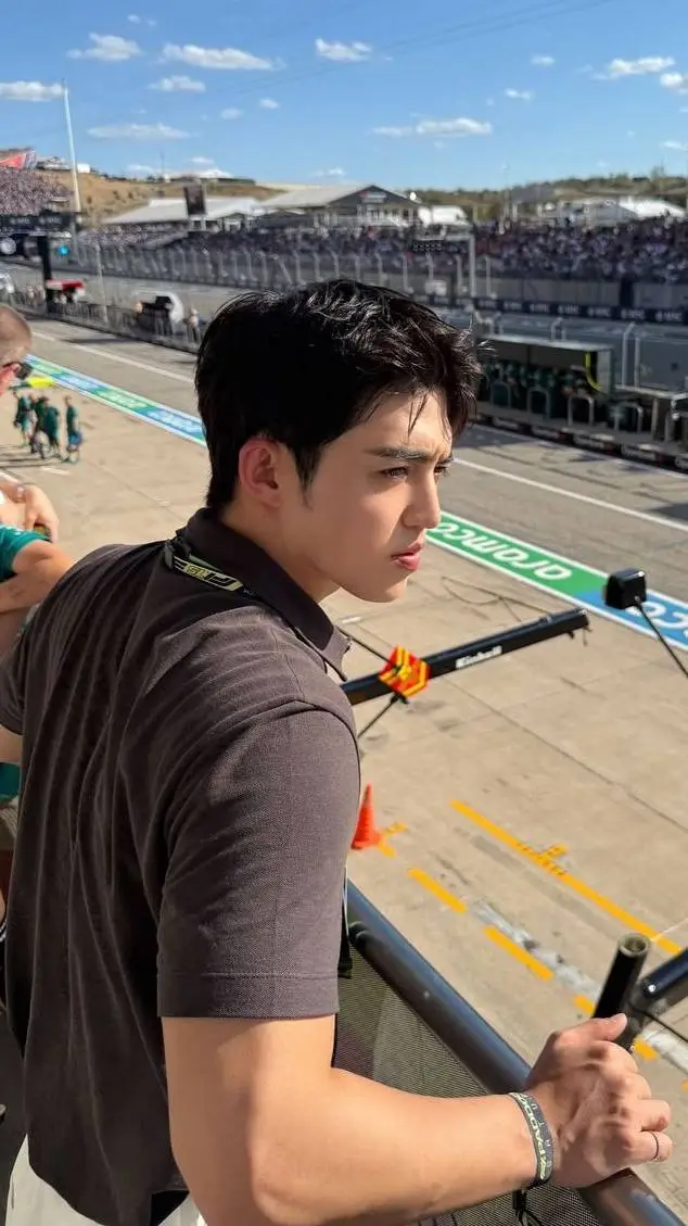 ai character: Seong...Cheol } background