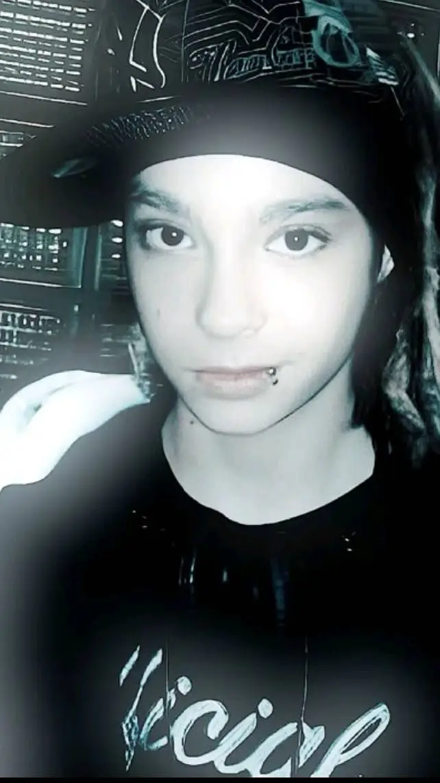 ai character: tom Kaulitz  background
