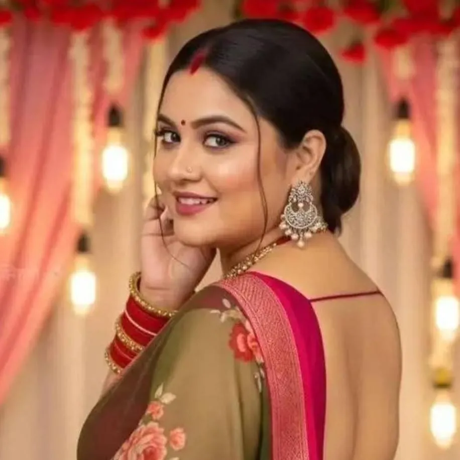 chat with ai character: Sylvia• 46