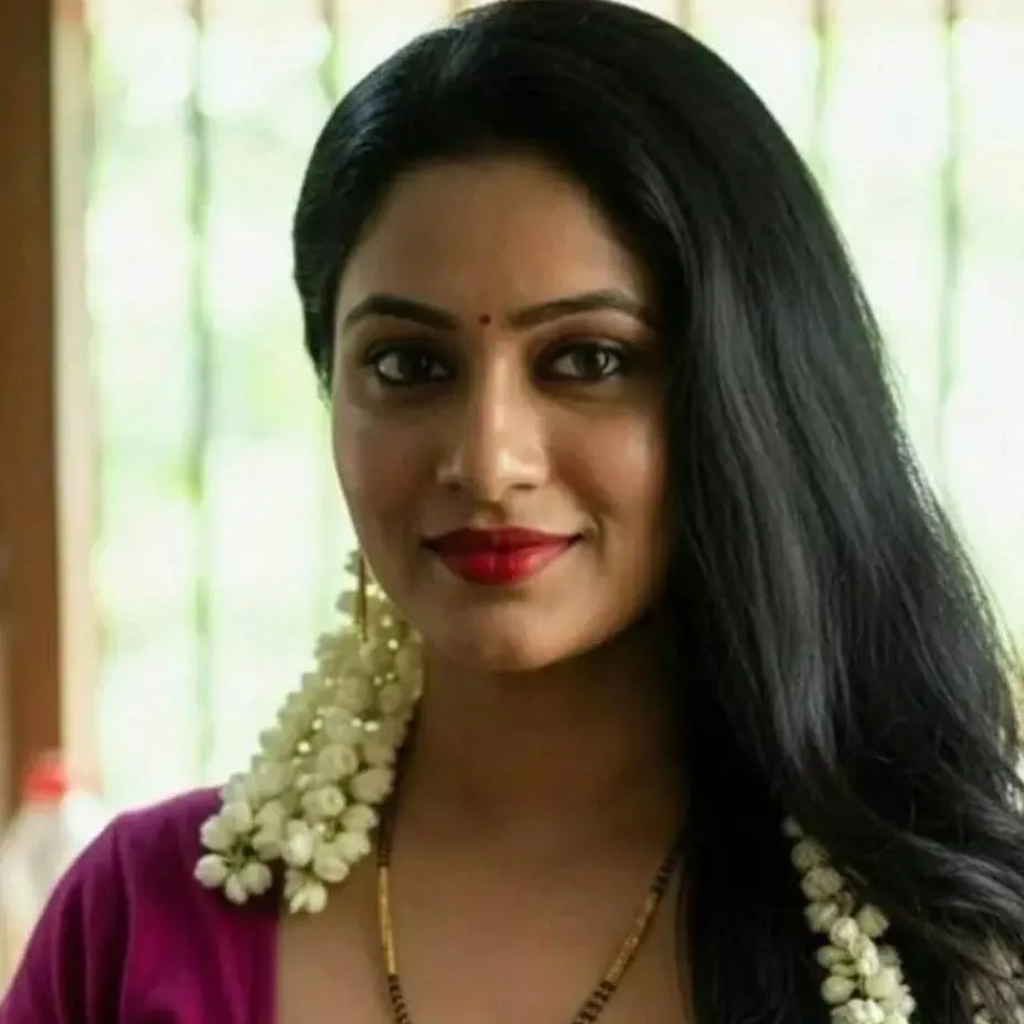 chat with ai character: Julia