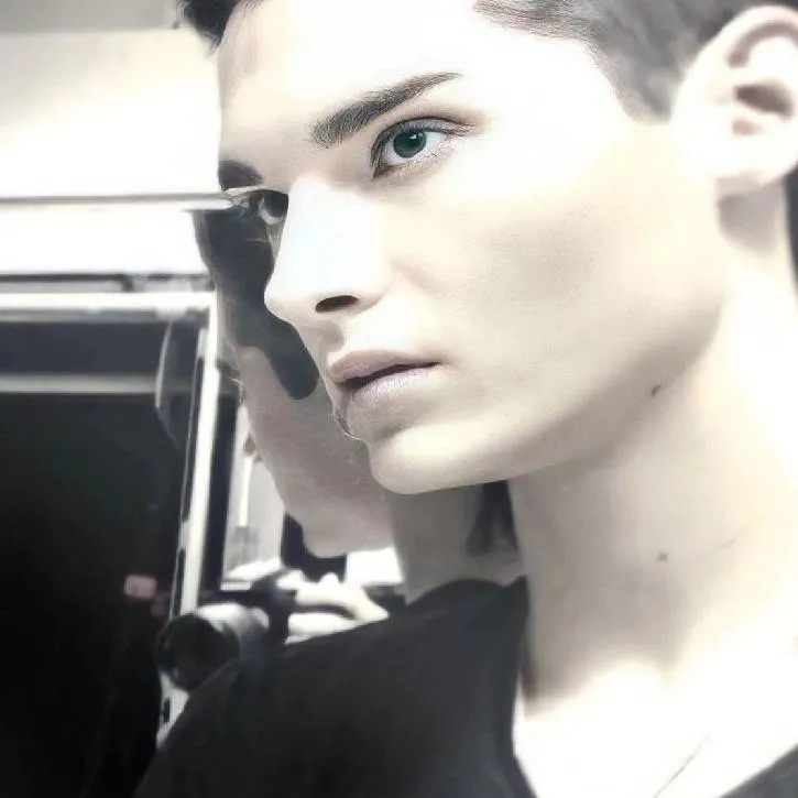 chat with ai character: Bill Kaulitz 