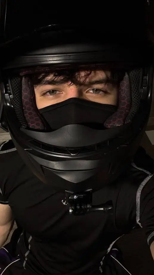 ai character: Валентин  background