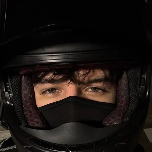 chat with ai character: Валентин 