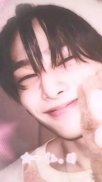 ai character: ✨~~~I.N~~✨ background