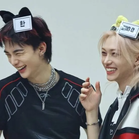 chat with ai character: ~☆Hyunlix☆~