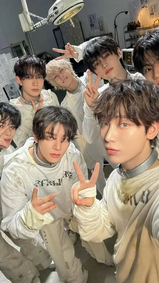 ai character: ~♧Enhypen♧~ background