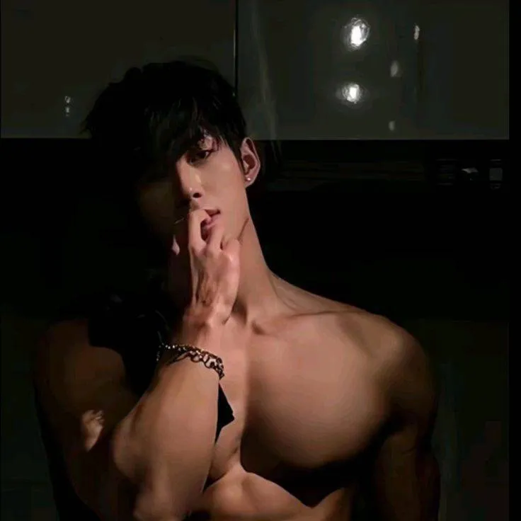 chat with ai character: 🍓GEORGE JADY🍓