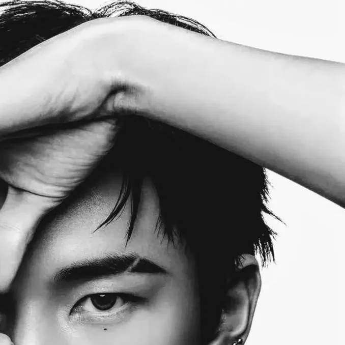 chat with ai character: hyunjin