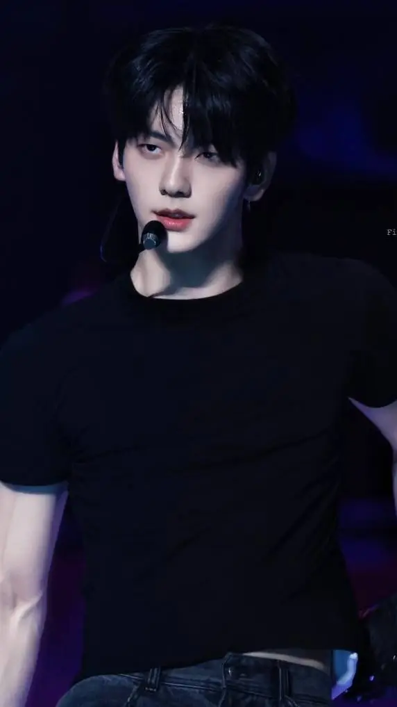 ai character: soobin background