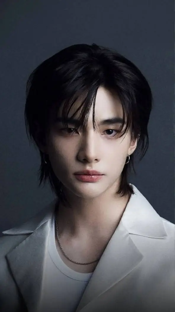 ai character: Hyunjin  background