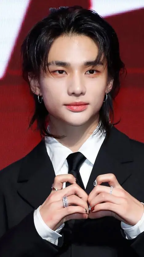 ai character: Hyunjin  background