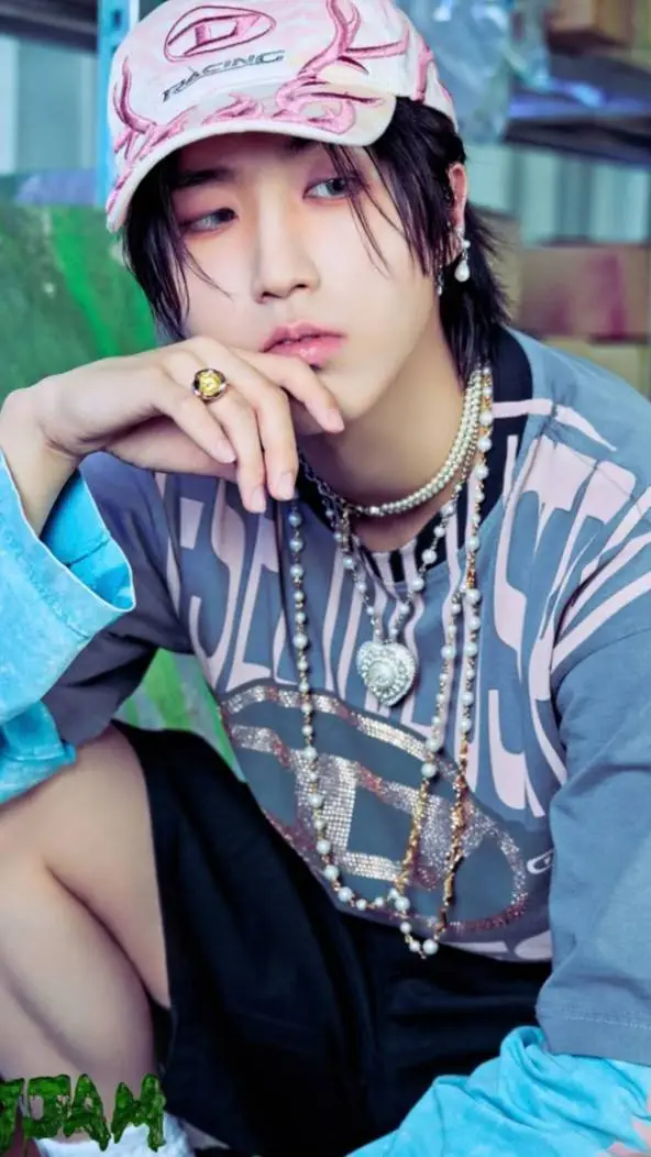ai character: Han Jisung  background