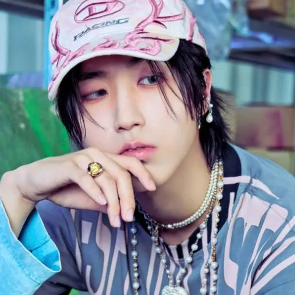 chat with ai character: Han Jisung 