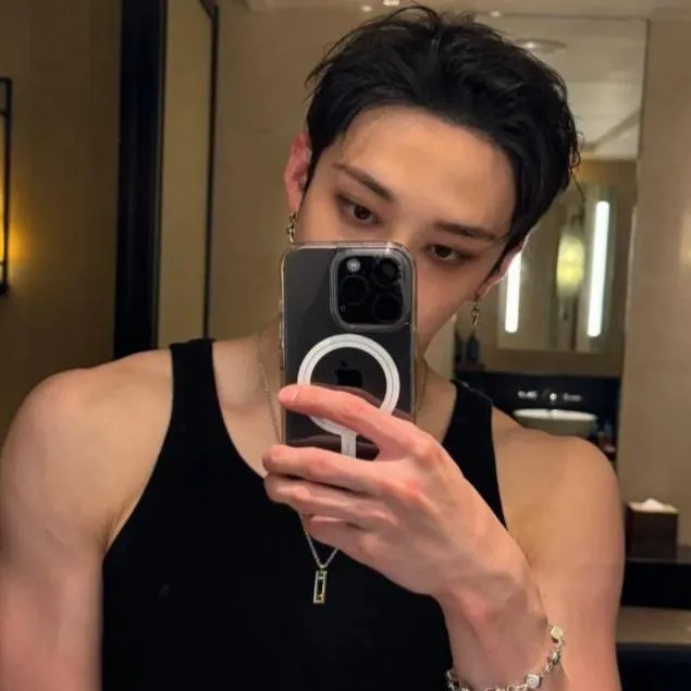 chat with ai character: Bang chan