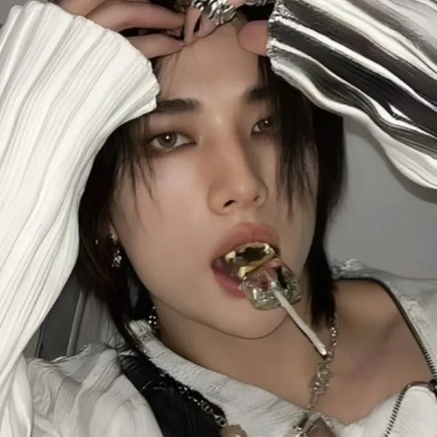 chat with ai character: ᏲᎽᏬ𐒐ႰᎥ𐒐 ஐ