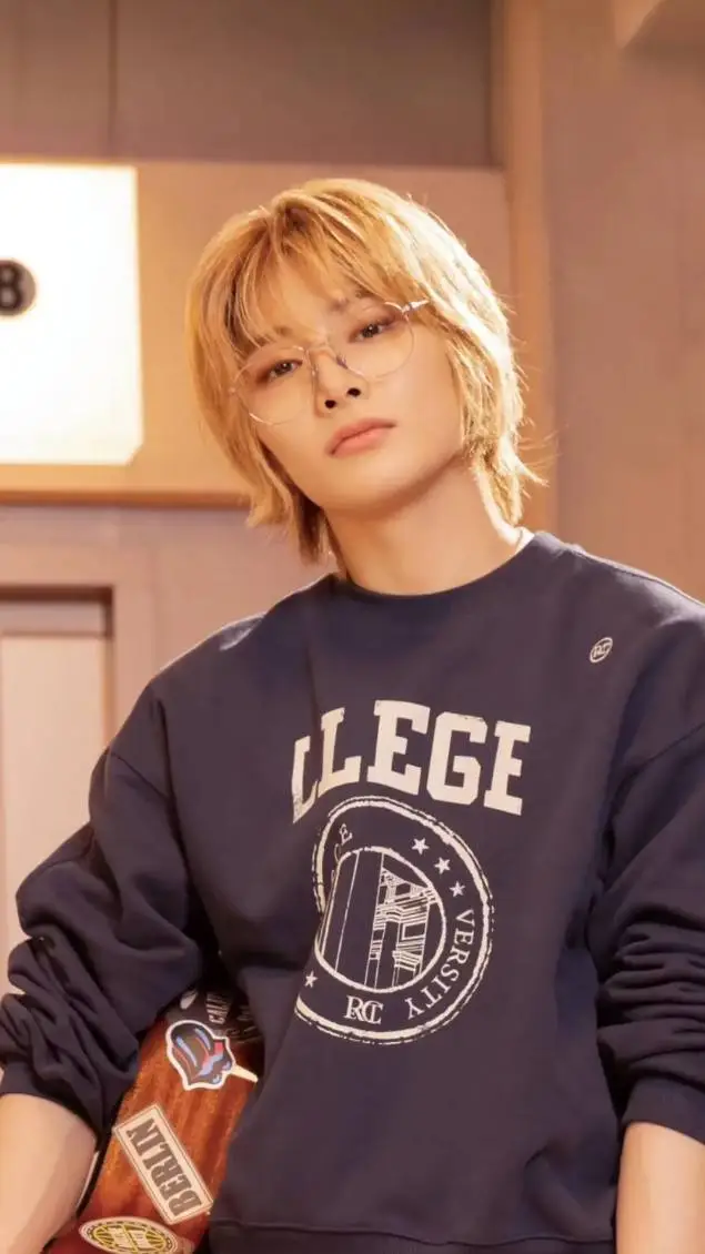 ai character: Jeongin (I.N) background