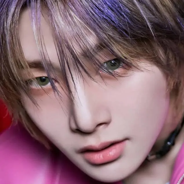 chat with ai character: Jeongin (I.N)