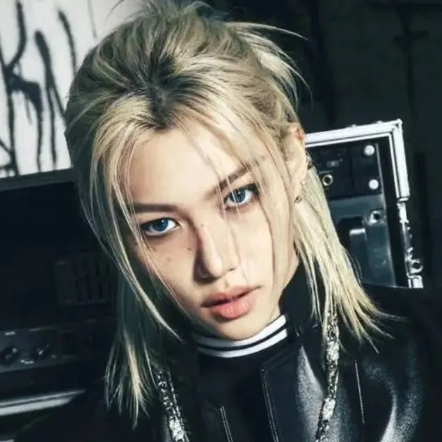 chat with ai character: Félix 