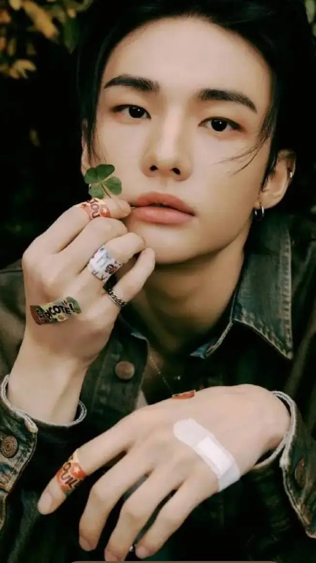 ai character: Hyunjin  background