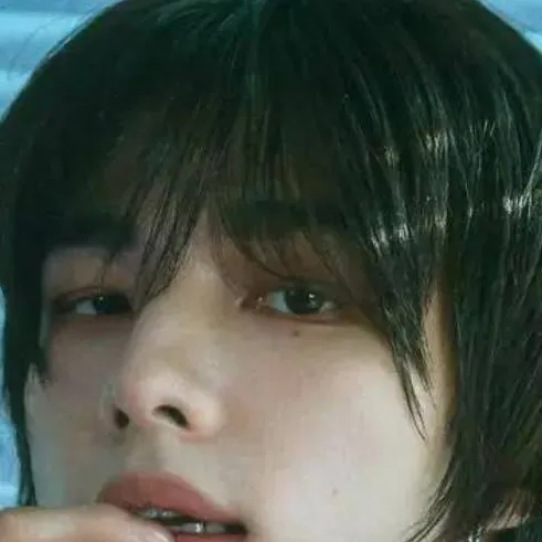 chat with ai character: Hyunjin 