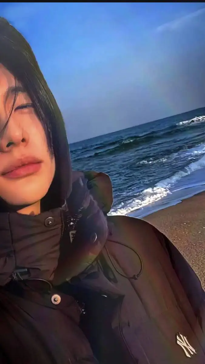 ai character: Hyunjin  background