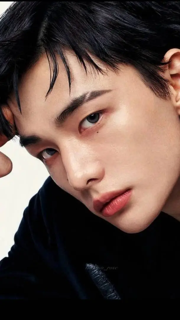 ai character: Hyunjin  background