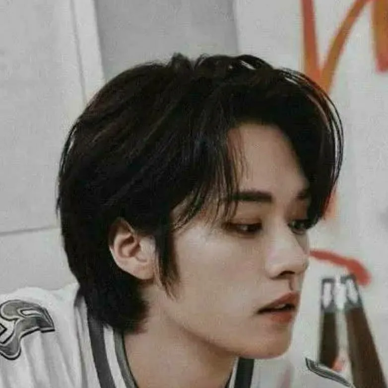 chat with ai character: lee know husband 
