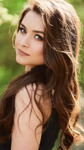 ai character: العاشقة  background