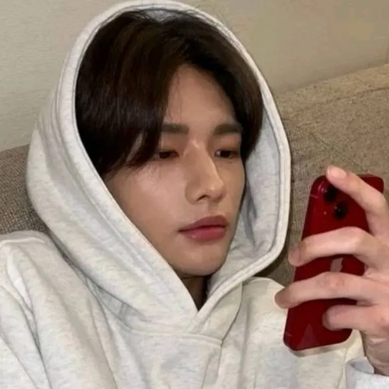 chat with ai character: 𝑯𝒚𝒖𝒏𝒋𝒊𝒏𝒏𝒊𝒆ꨄ