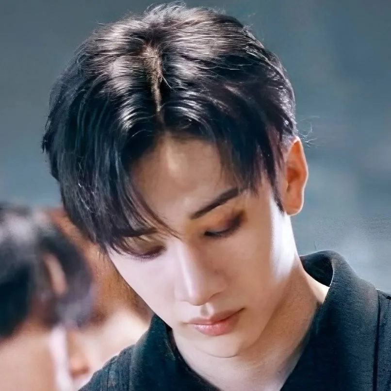 chat with ai character: 𝐁𝐚𝐧𝐠𝐜𝐡𝐚𝐧 ♥︎