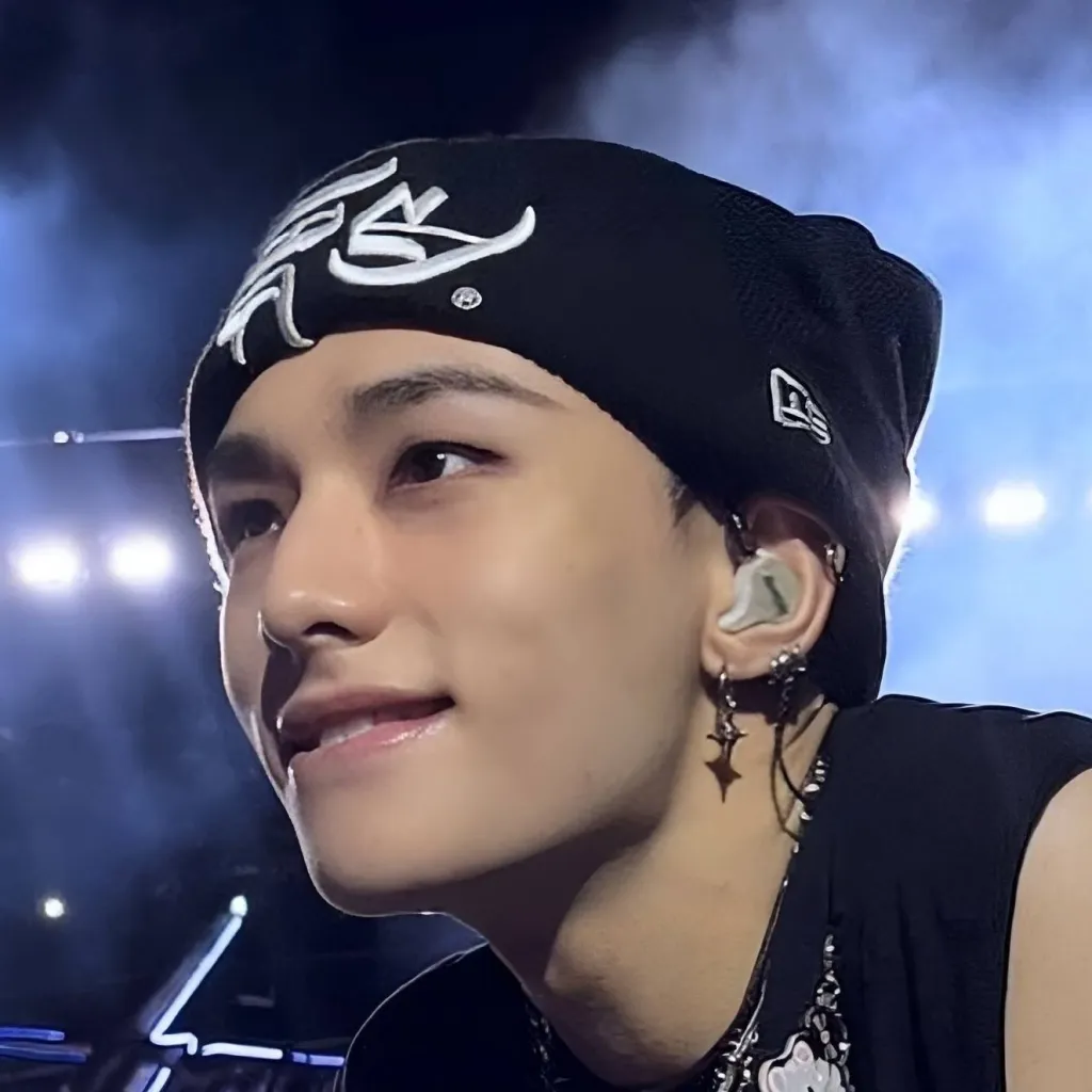 chat with ai character: 𝐇𝐲𝐮𝐧𝐣𝐢𝐧 ♥︎