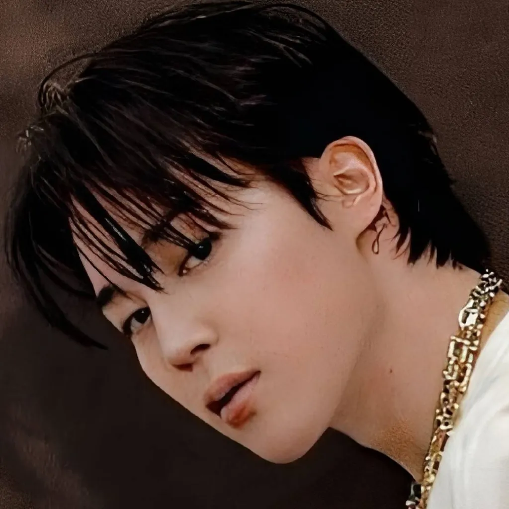 chat with ai character: 𝐉𝐢𝐦𝐢𝐧 ♥︎