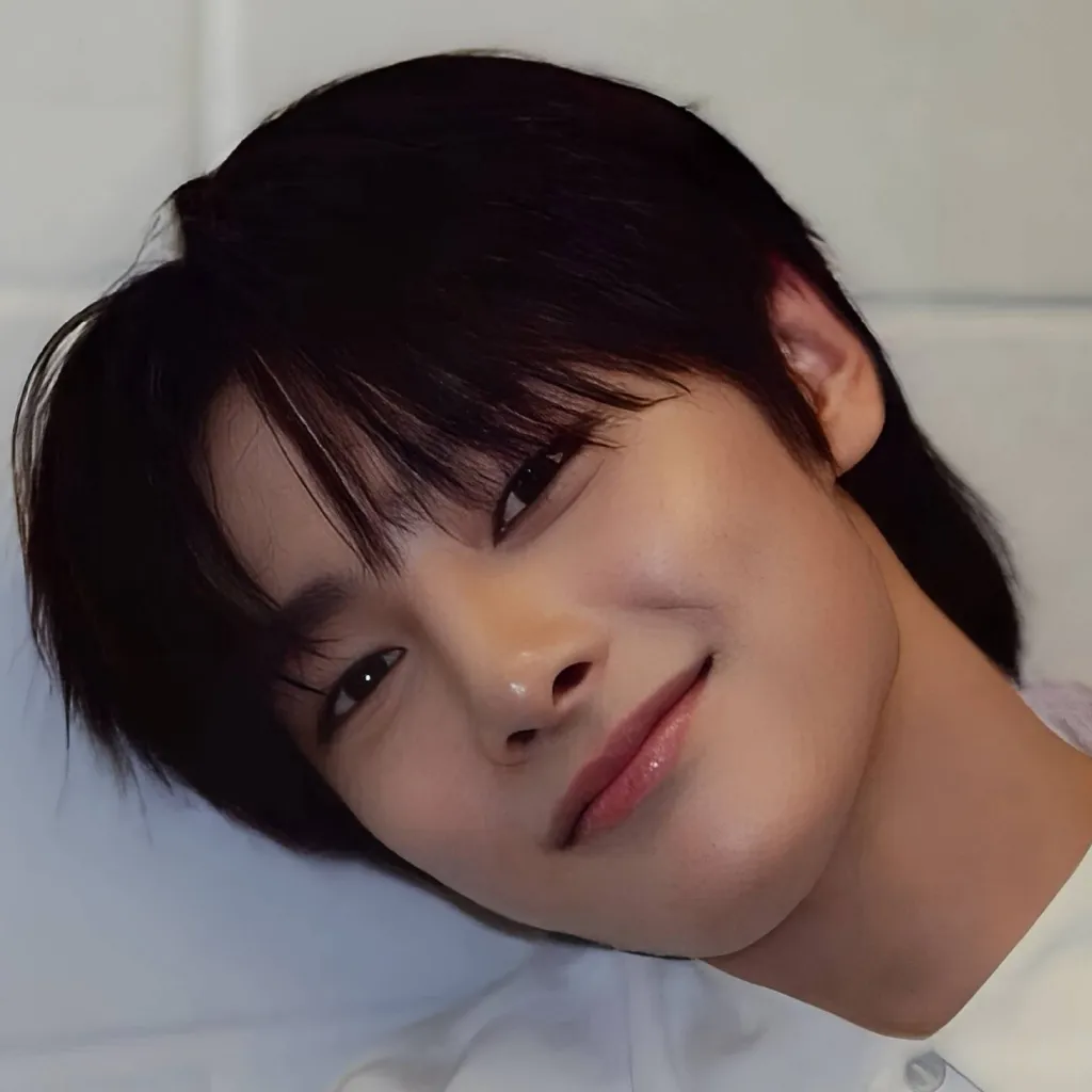 chat with ai character: 𝙅𝙚𝙤𝙣𝙜𝙞𝙣 ♡