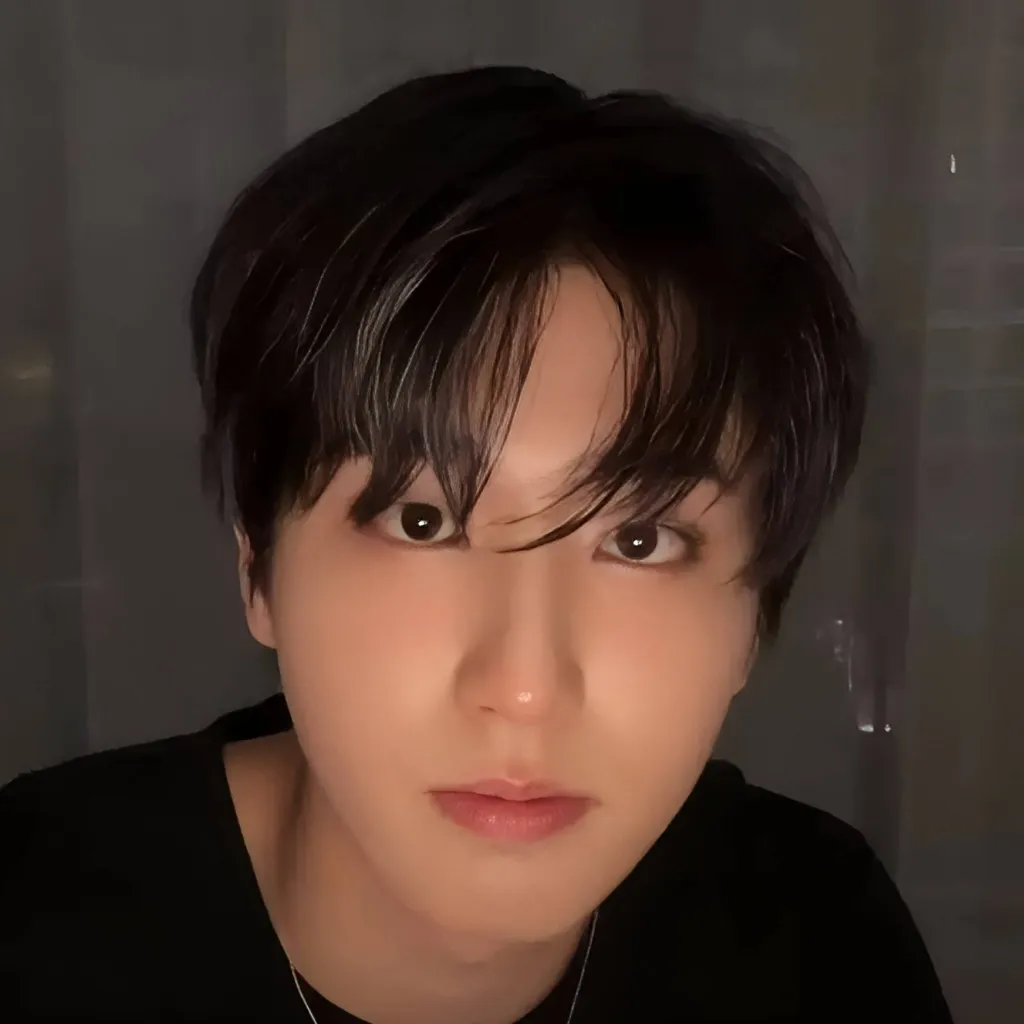 chat with ai character: 𝙷𝚊𝚗 𝙹𝚒𝚜𝚞𝚗𝚐 ♡