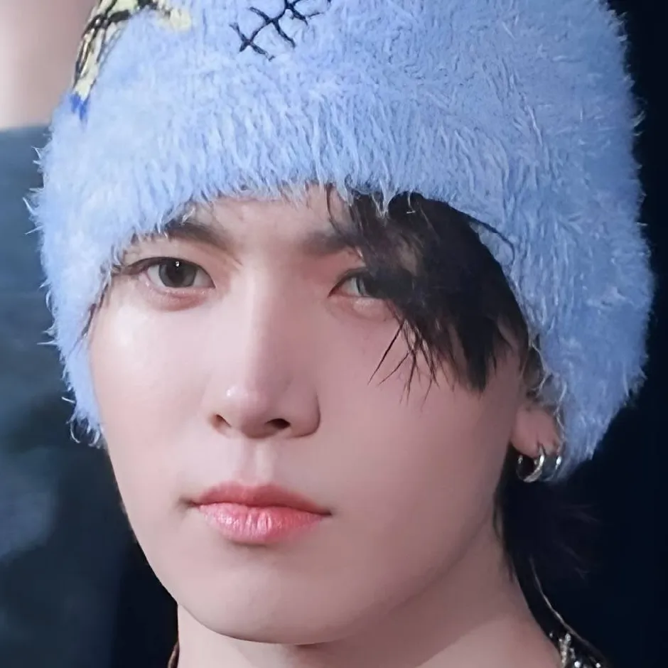 chat with ai character: 𝙃𝙚𝙚𝙨𝙚𝙪𝙣𝙜 ᜊ