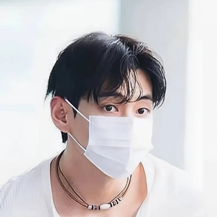 chat with ai character: 𝑻𝒂𝒆𝒉𝒚𝒖𝒏𝒈 ♥︎