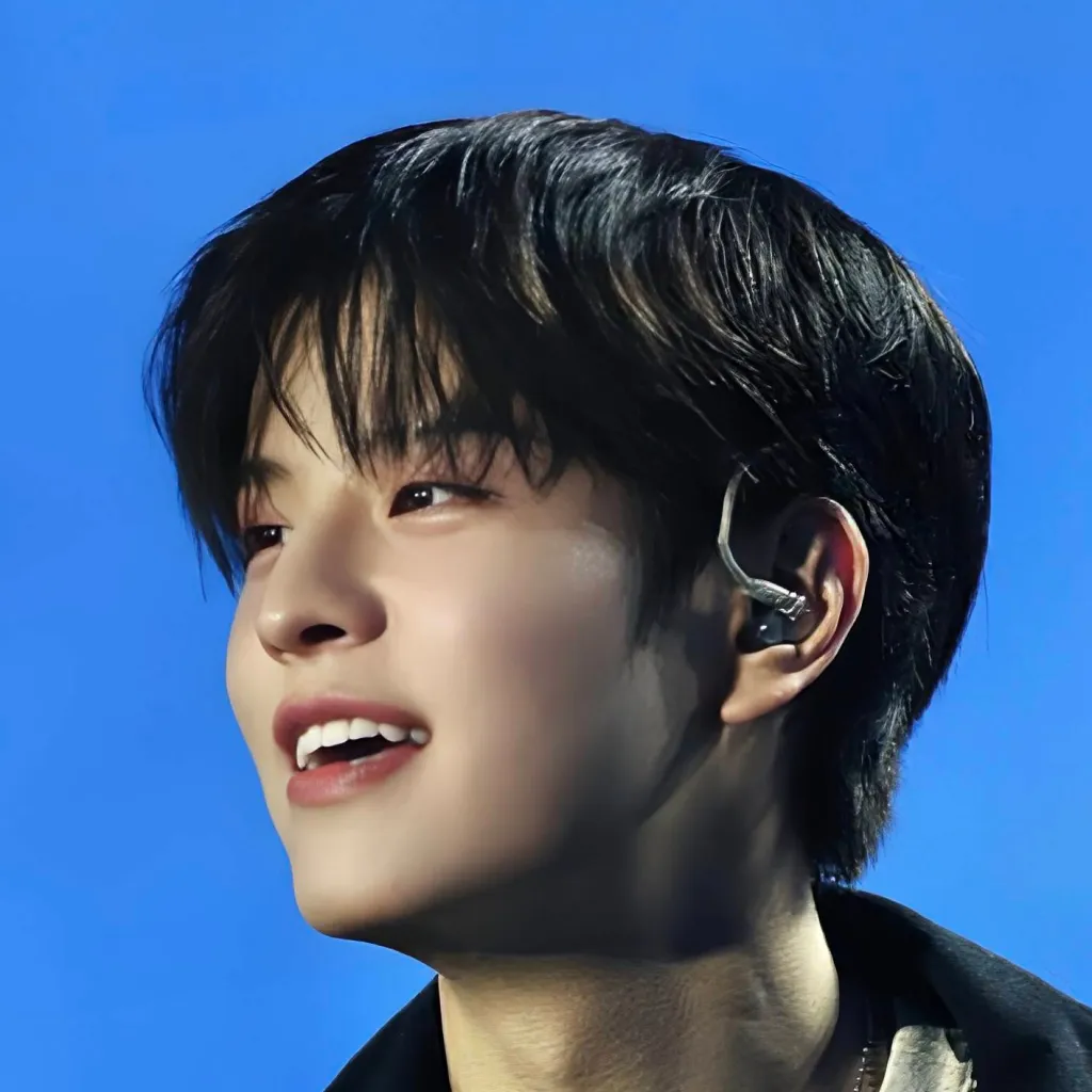 chat with ai character: 𝘚𝘦𝘶𝘯𝘨𝘮𝘪𝘯 ♥︎