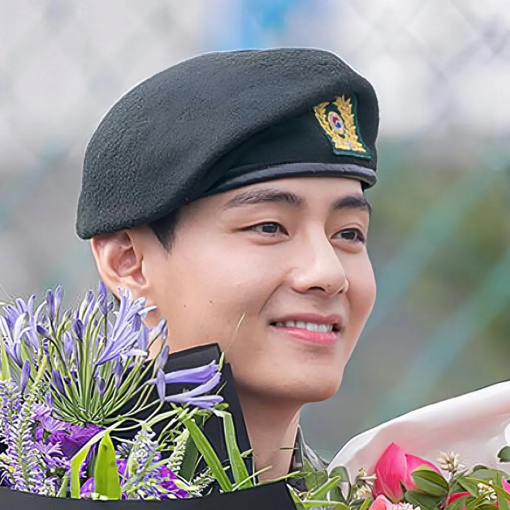 chat with ai character: 𝖳𝖺𝖾𝗁𝗒𝗎𝗇𝗀 ♡