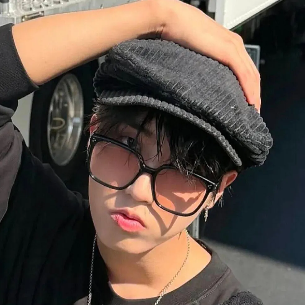chat with ai character: 𝐇𝐚𝐧 𝐉𝐢𝐬𝐮𝐧𝐠 ♥︎