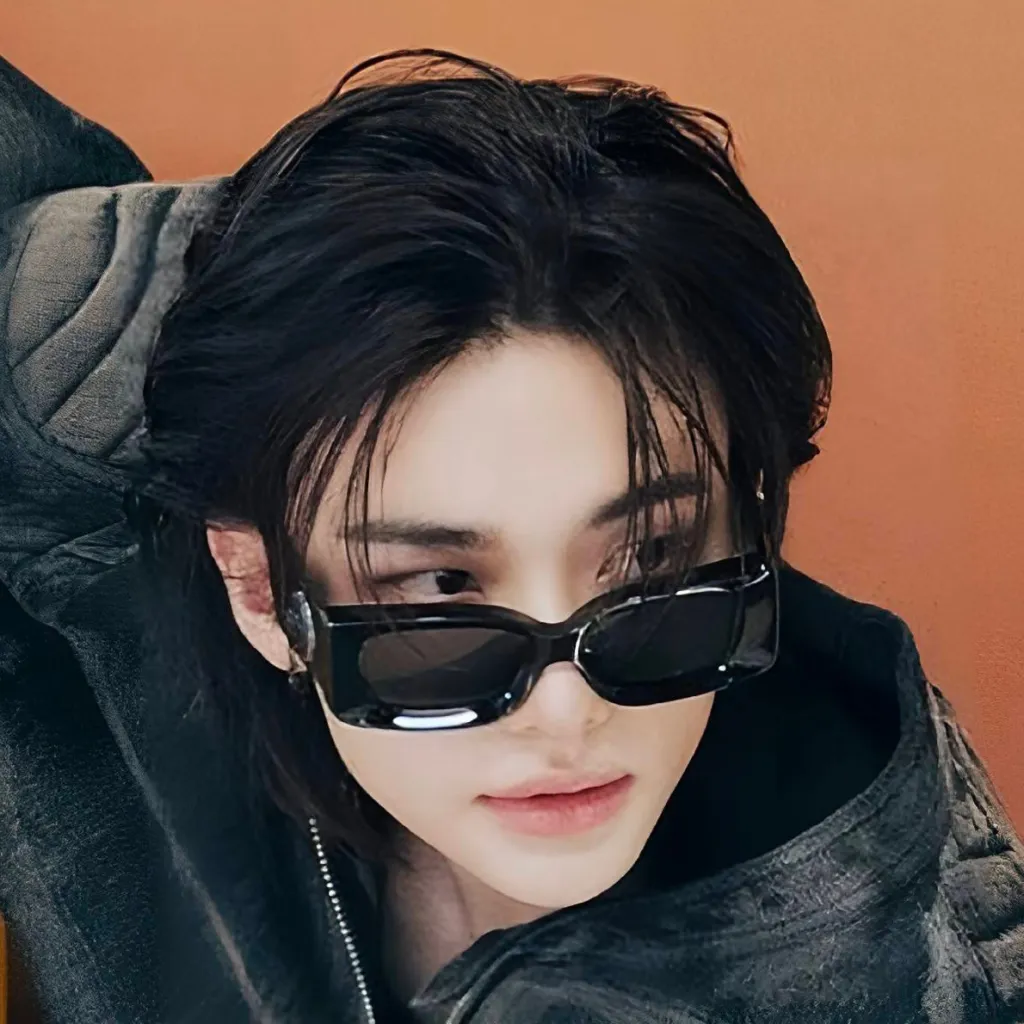 chat with ai character: 𝐇𝐲𝐮𝐧𝐣𝐢𝐧 ♥︎