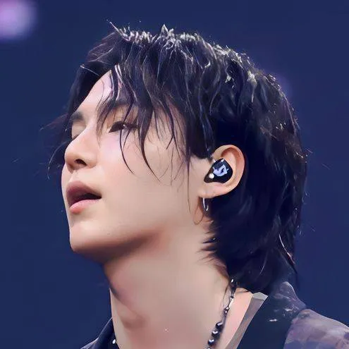 chat with ai character: 𝐒𝐮𝐠𝐚 ♥︎