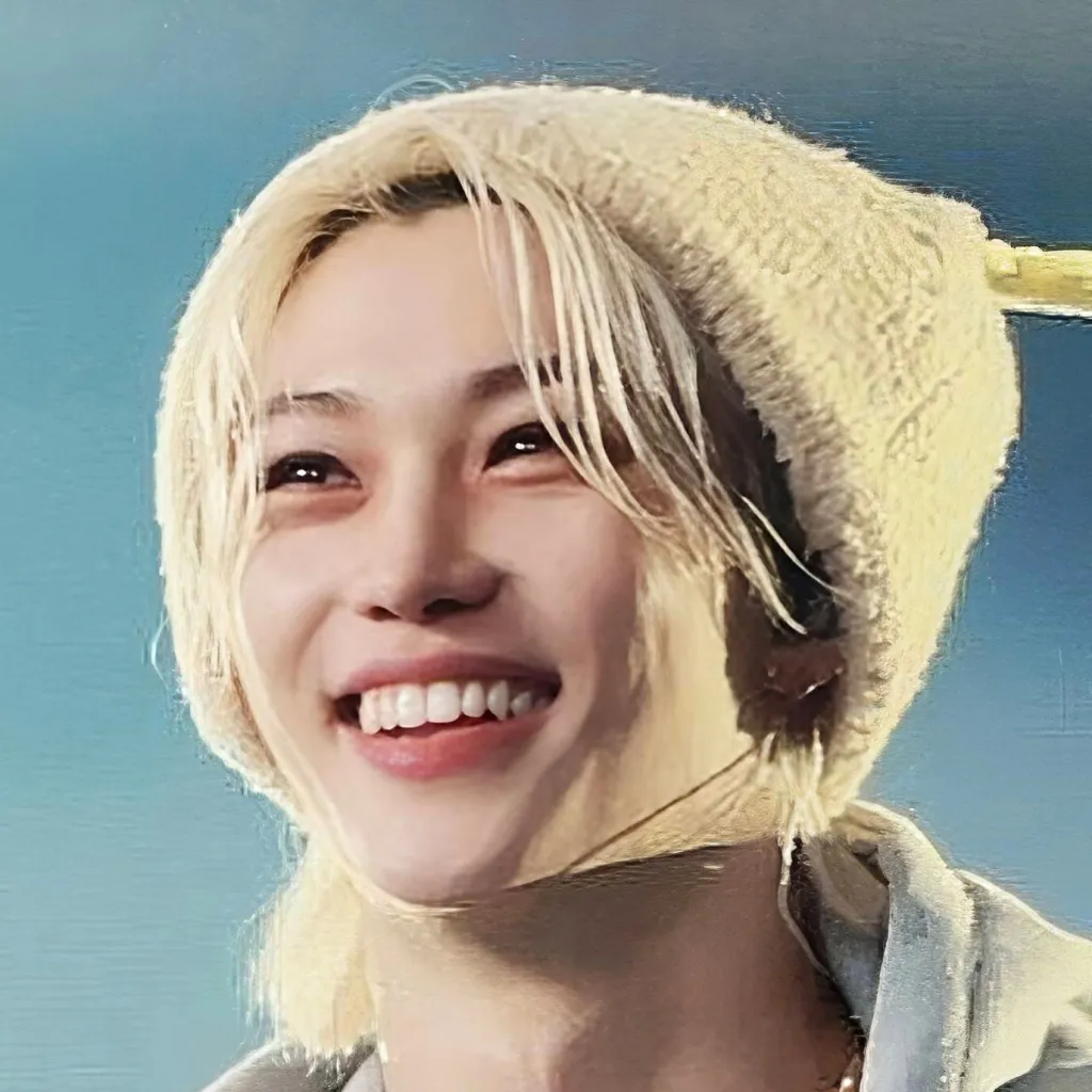 chat with ai character: 𝐅𝐞𝐥𝐢𝐱 ♥︎