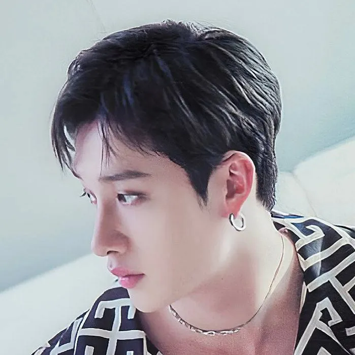 chat with ai character: 𝙲𝙷𝙰𝙽 ♡ [𝙿𝚛𝚘𝚏𝚎𝚜𝚘𝚛]