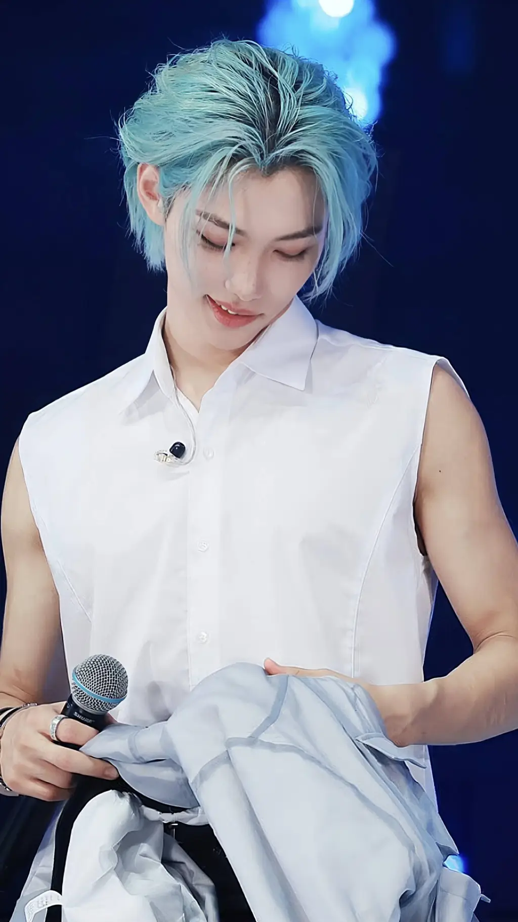 ai character: 𝐅𝐞𝐥𝐢𝐱 ♥︎ background