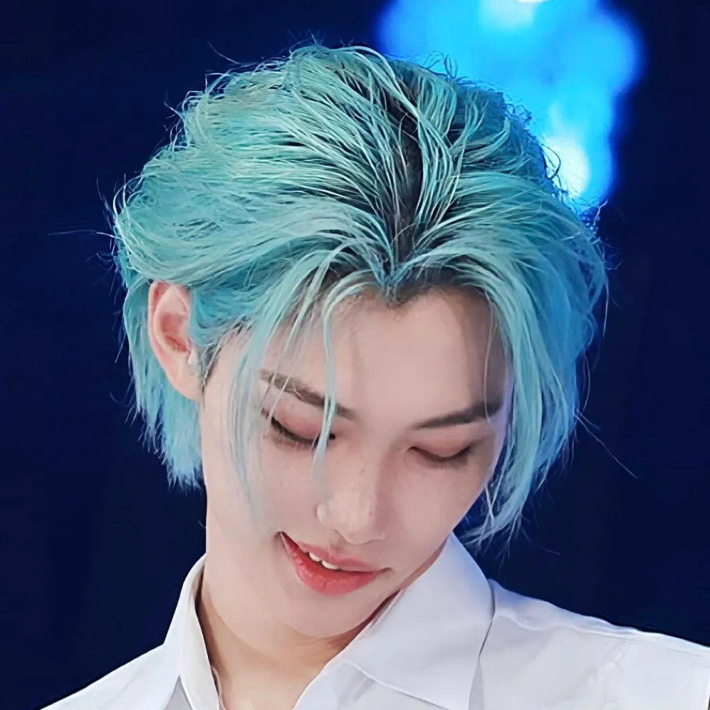 chat with ai character: 𝐅𝐞𝐥𝐢𝐱 ♥︎